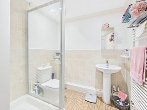 En-suite- click for photo gallery